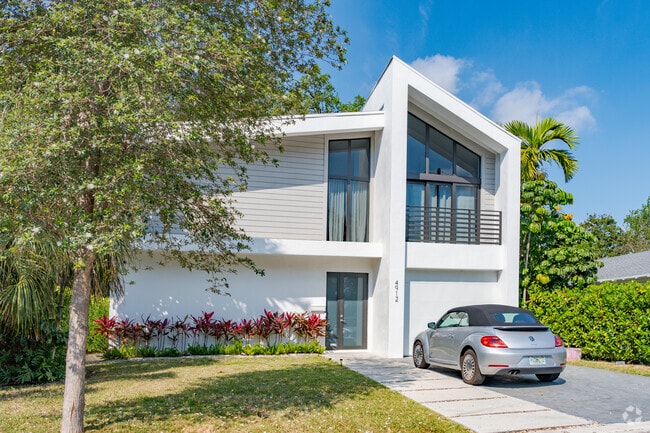 Modern and recently renovated homes can be found in Golden Gate.