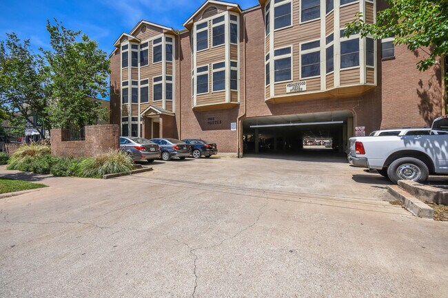 2802 Nueces St unit 112, Austin, TX 78705 - photo 2