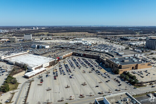 High Point Park is conveniently located near Woodfield Mall.