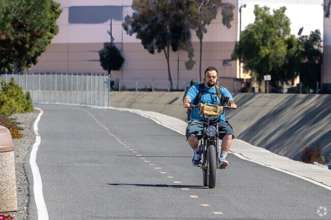 Locals in Del Obispo enjoy early morning walks or bike rides along the San Juan Creek Trail, where ocean air mixes with the scent of eucalyptus and the sound of nearby waves.