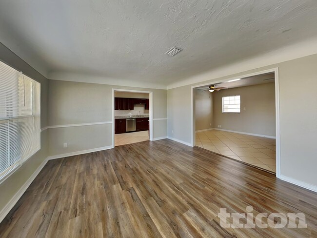 5601 N 16th St, Tampa, FL 33610 - photo 4