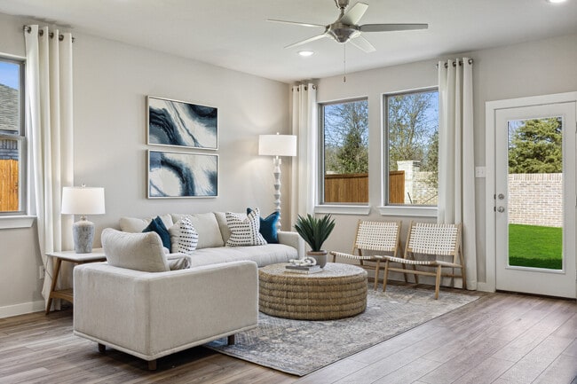 Lone Oak - Victory Series - 45' Lots