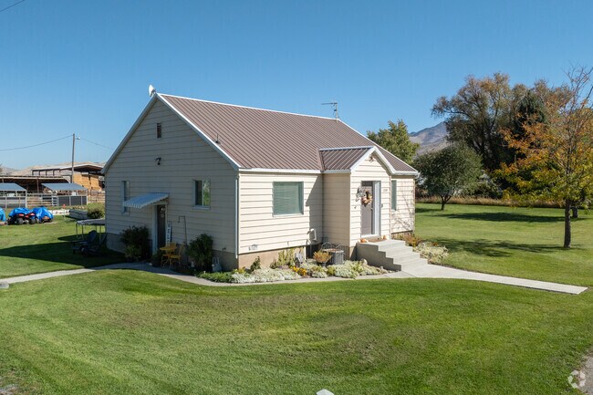 Cove has many options for properties with or without expansive acreage.