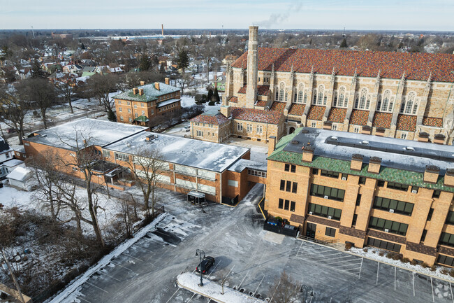 On the corner of Collingwood and Islington Street sits Rosary Cathedral School.