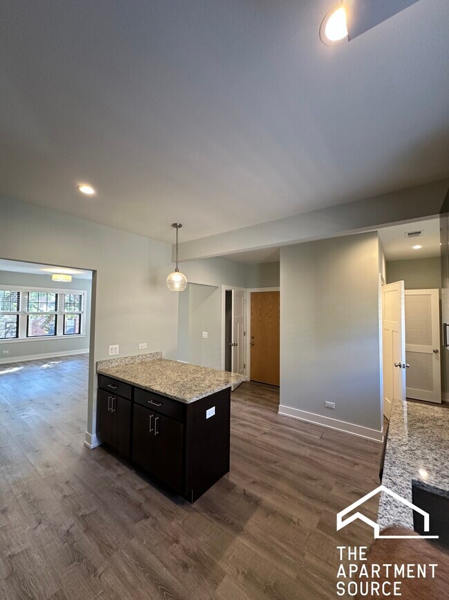 1142 Maple Ave unit 3, Evanston, IL 60202 - photo 3