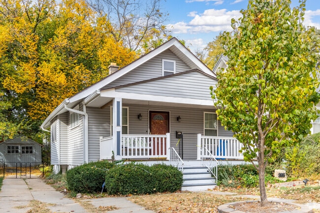A variety of home styles can be found in Aksarben-Elmwood Park.