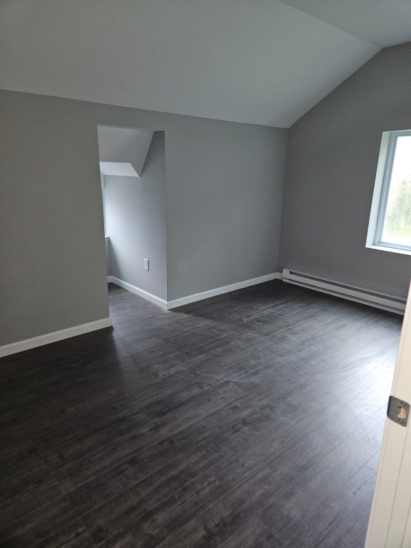 158 Cliff St unit 2nd flr, Norwich, CT 06360 - photo 4