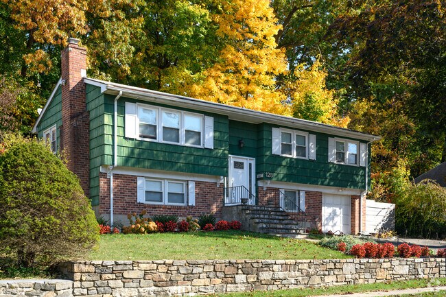 Traditional styles like raised ranches are well represented in Homefield.