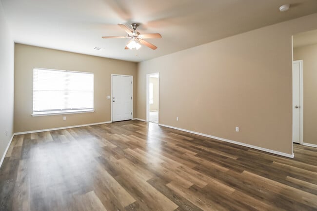 11421 SW 25th Terrace, Yukon, OK 73099 - photo 4