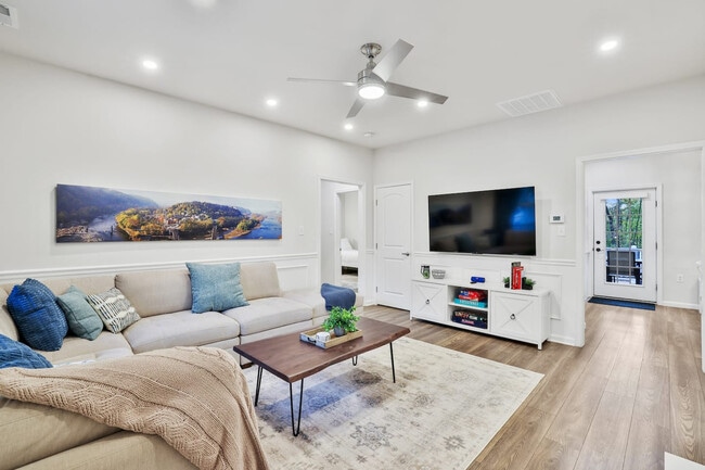 193 Scarlet Oak Dr unit ID1337815P, Harpers Ferry, WV 25425 - photo 3