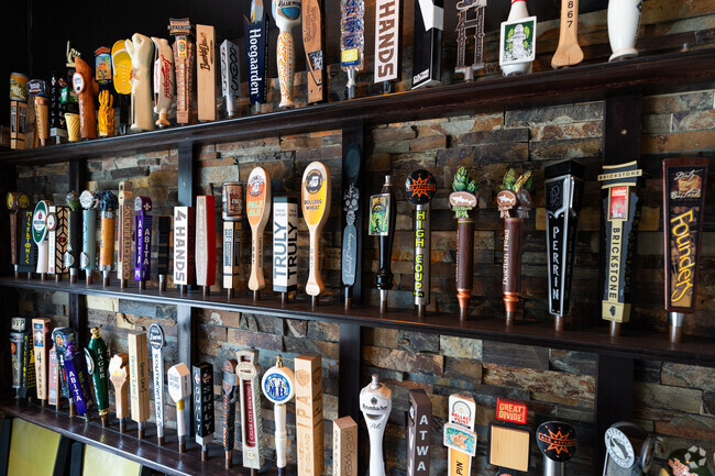 There are ample restaurants to choose from in Indian Chase Meadows.