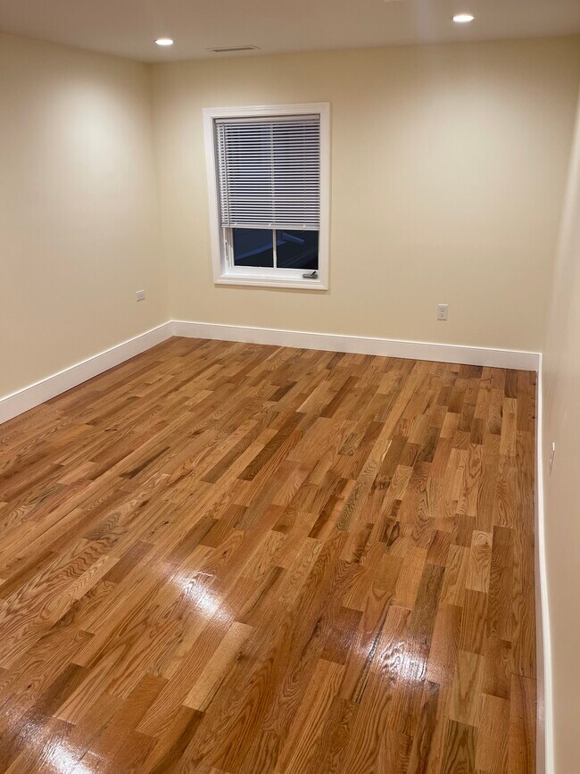 528 Chapel St unit Apartment C, New Haven, CT 06511 - photo 7