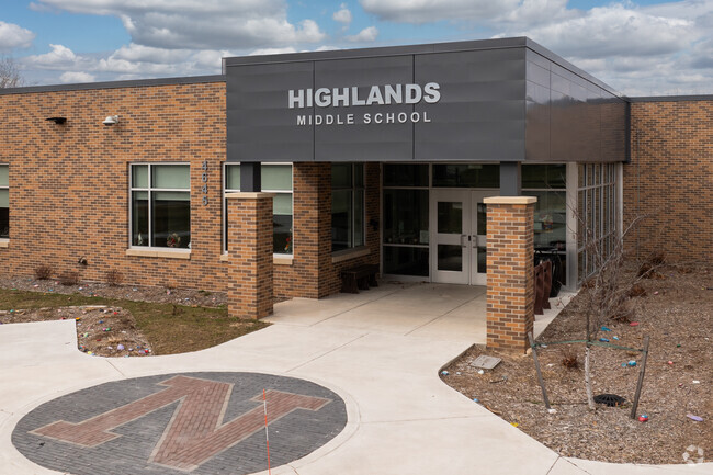 Highlands Middle School, Entrance.