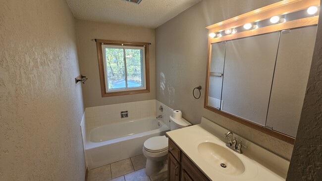 3626 Keymeer Dr, Dubuque, IA 52002 - photo 5