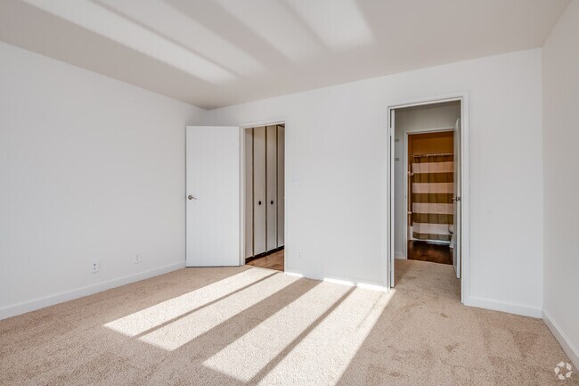 1BR, 1BA - 844SF - Bedroom