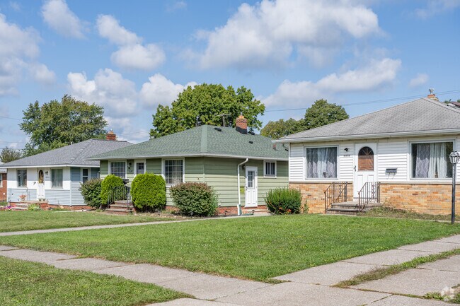 Homes neatly line the streets of Riverside.