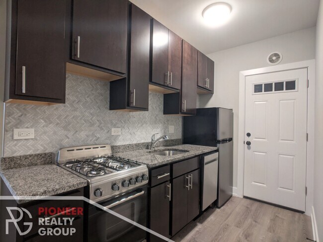 711 W Brompton Ave unit 39, Chicago, IL 60657 - photo 4