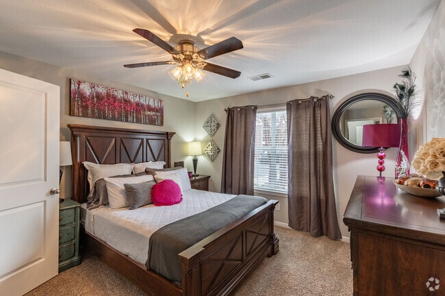 2BR, 2BA - 1,094SF - Primary Bedroom