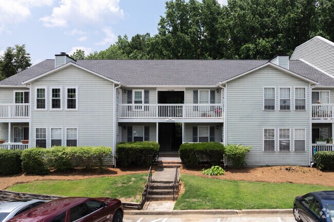 Lindmoor Woods–Valley Brook Estates includes a mix of housing styles—from apartments and condos to single-family homes.