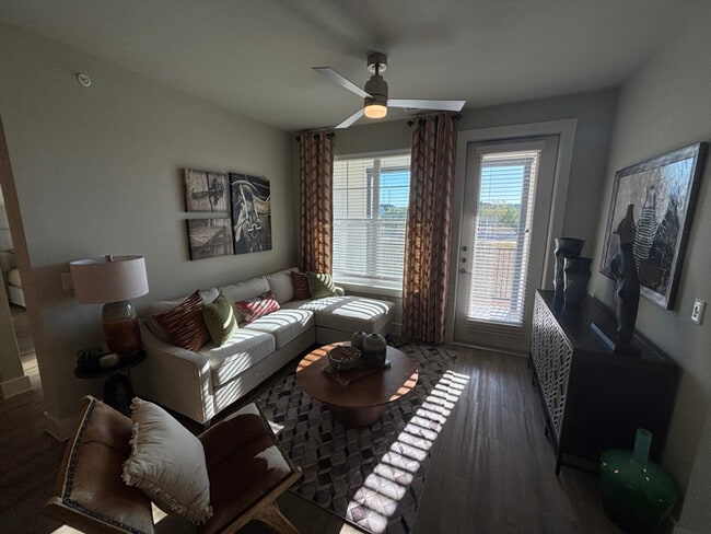 425 El Rio St unit b2, San Marcos, TX 78666 - photo 2