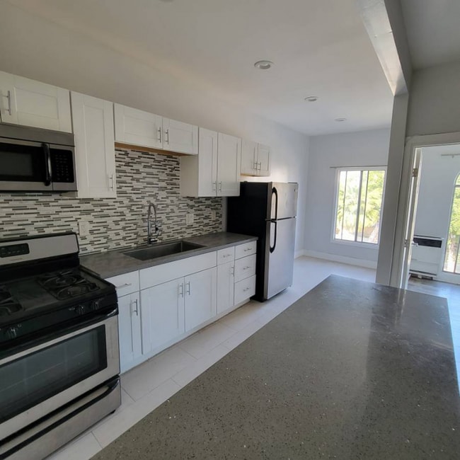 837 S Normandie Ave unit 201, Los Angeles, CA 90005 - photo 3