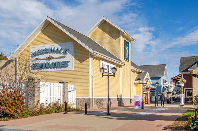 Merrimack Premium Outlets offers a variety of retail stores in Litchfield, New Hampshire.