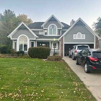 629 Hawthorne Ln, Hartland, WI 53029