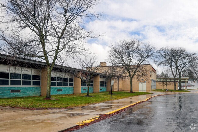 Columbus Intermediate School, Bedford