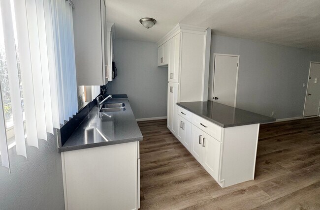 Haskell Apartments, Van Nuys, CA 91406 - photo 5