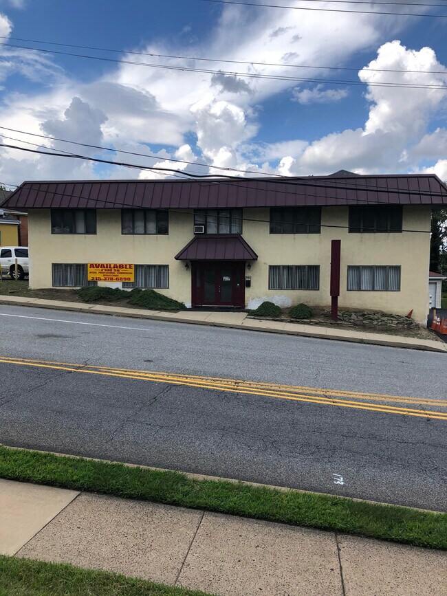 612 Fitzwatertown Rd unit Apartment C, Willow Grove, PA 19090 - photo 2