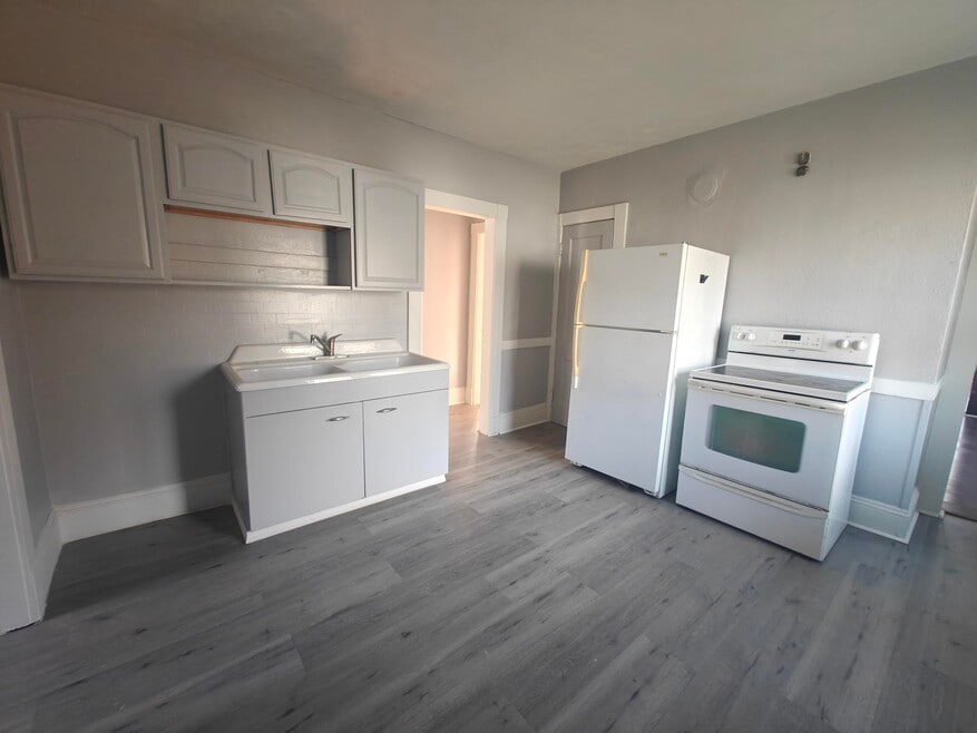 59 Lester St unit 2, Springfield, MA 01108 - photo 1