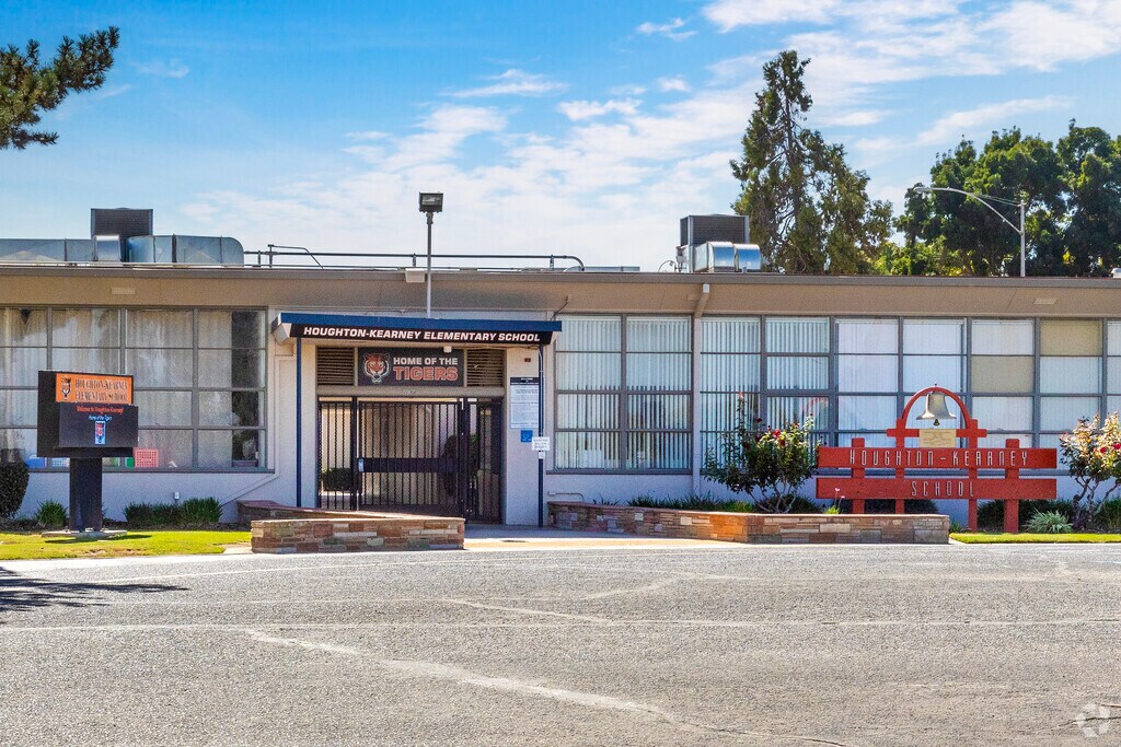Houghton-Kearney Elementary School serves grades K-8 in Western Fresno.