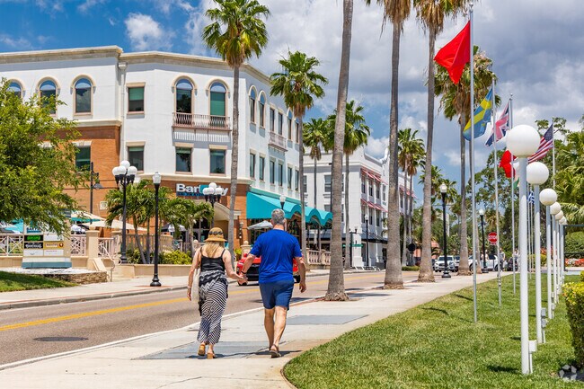 Downtown Safety Harbor is a historic 
waterfront town adjacent to Old Tampa Bay.