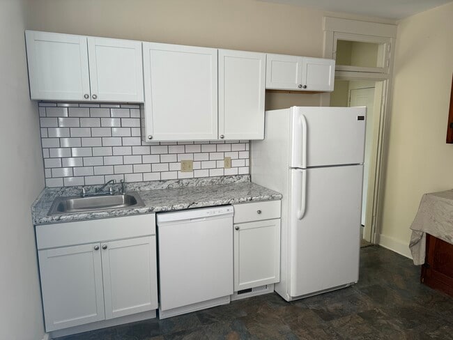 352 Shiloh St unit 2, Cincinnati, OH 45220 - photo 3
