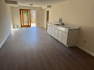 8931 Kenilworth Dr, Burke, VA 22015