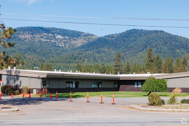 Lakeland Middle School serves grades 6-8th.