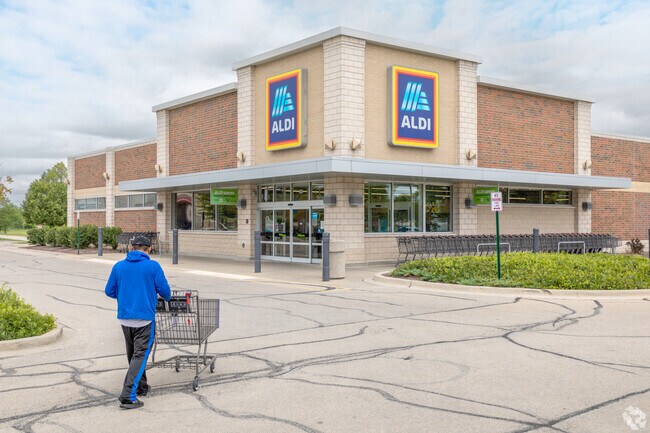 Aldi is one of the several grocery stores that Wesglen residents can shop at.
