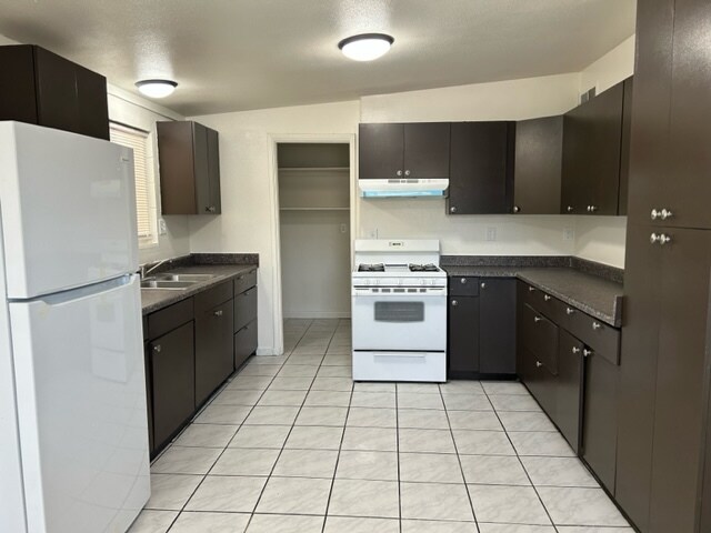 1301 Denarius Cir, Las Vegas, NV 89101 - photo 3