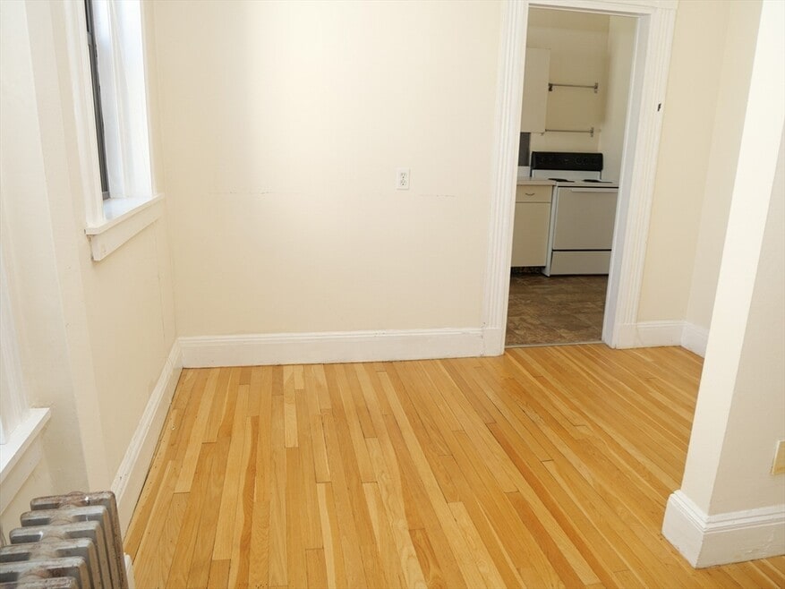 429 Harvard St unit 6, Brookline, MA 02446 - photo 1