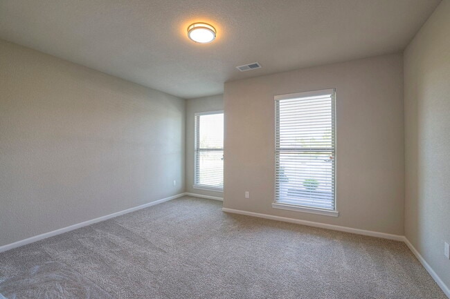 25492 W 84th Terrace, Lenexa, KS 66227 - photo 5