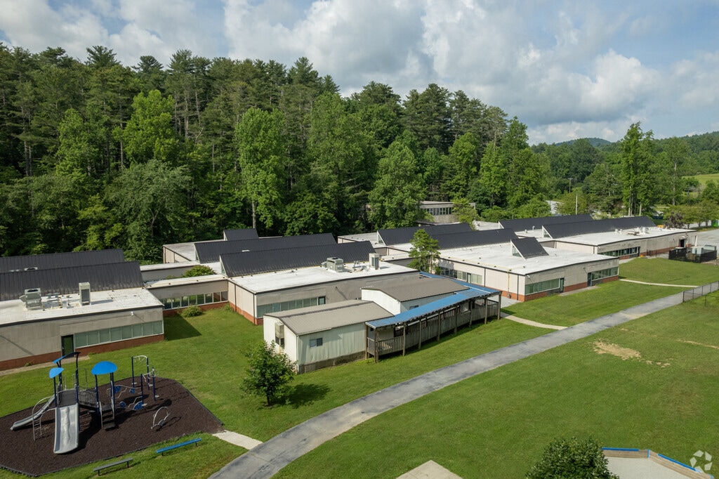 Atkinson Elementary School serves students near Hendersonville.
