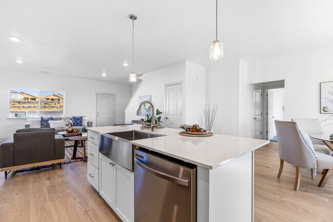 894 NE Laurel Springs Dr, Hermiston, OR 97838 - photo 5