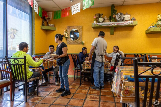 El Herradero is a local Paradise Valley taco shop for people to enjoy.