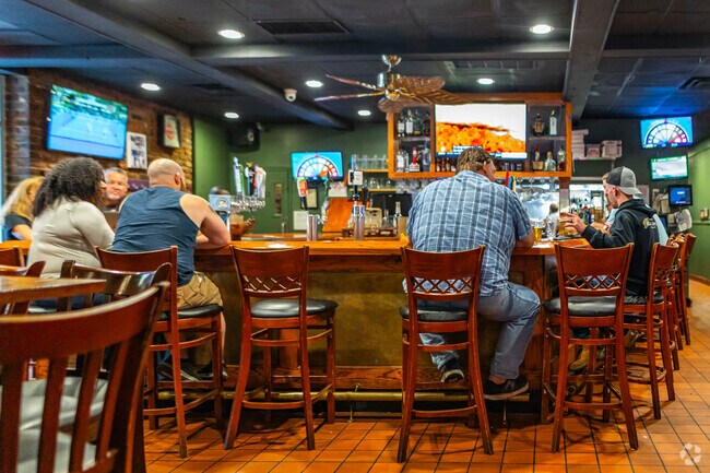 The 4 Corners Pub in Woodmoor serves pizza and brews near South Four Corners.