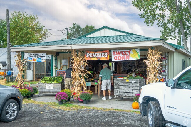 Just off Saunders Settlement Road sits Bill & Gerry's Farm Market, a small store in Cambria that sells fresh produce.