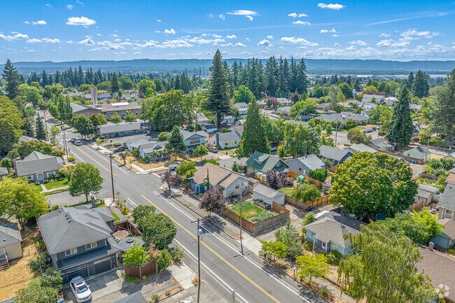 Aerial view of the Lincoln neighborhood backdropped by Vancouver Lake.