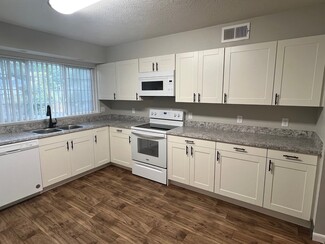 7616 Pierce St, Omaha, NE 68124