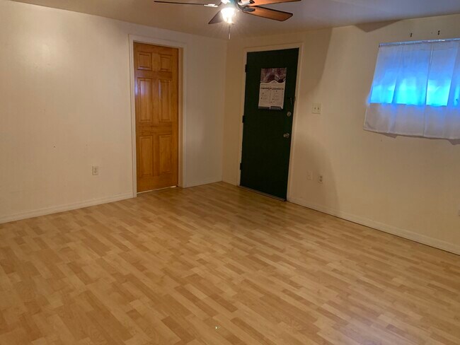 8736 Overlook Dr unit 2, Temple Terrace, FL 33617 - photo 4