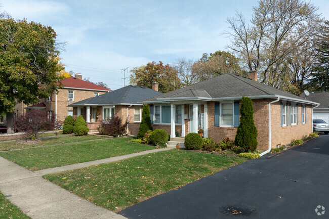 Houses built during the 20th century comprise most of Marquette Highlands tree-lined streets.