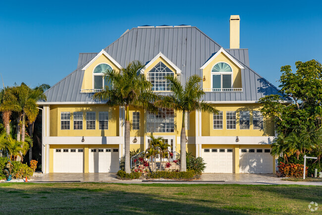 Flor-A-Mar has many magnificent custom waterfront homes lining the streets.